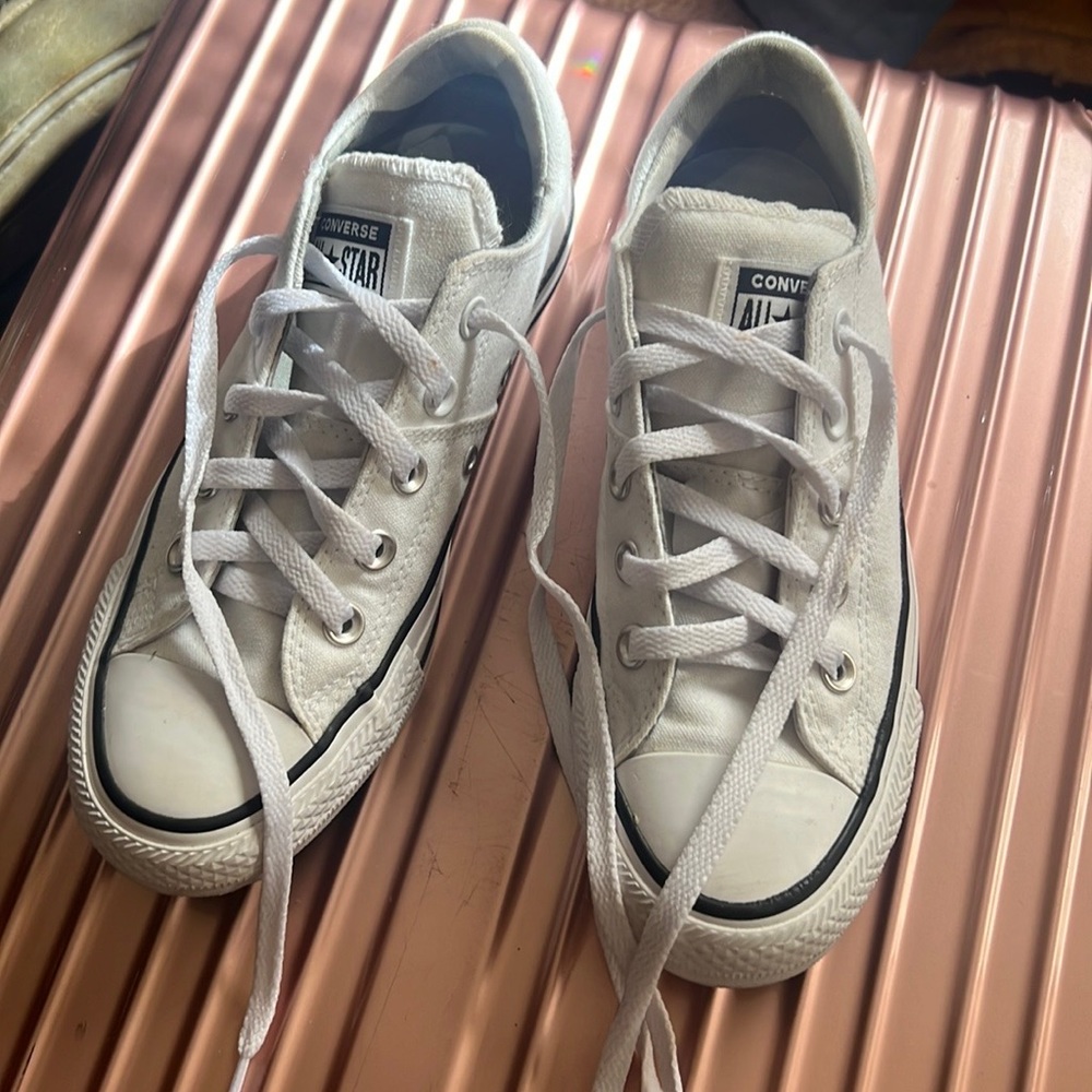 Converse. - Picture 2 of 3
